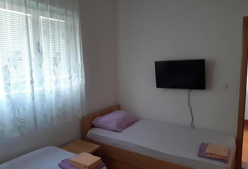 آپارتمان 1 خوابه همکف, Royal Apartments