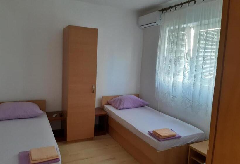 آپارتمان 1 خوابه همکف, Royal Apartments