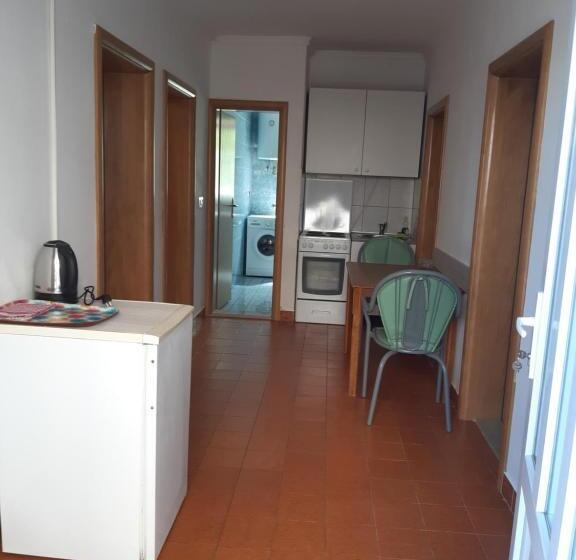 آپارتمان 1 خوابه همکف, Royal Apartments