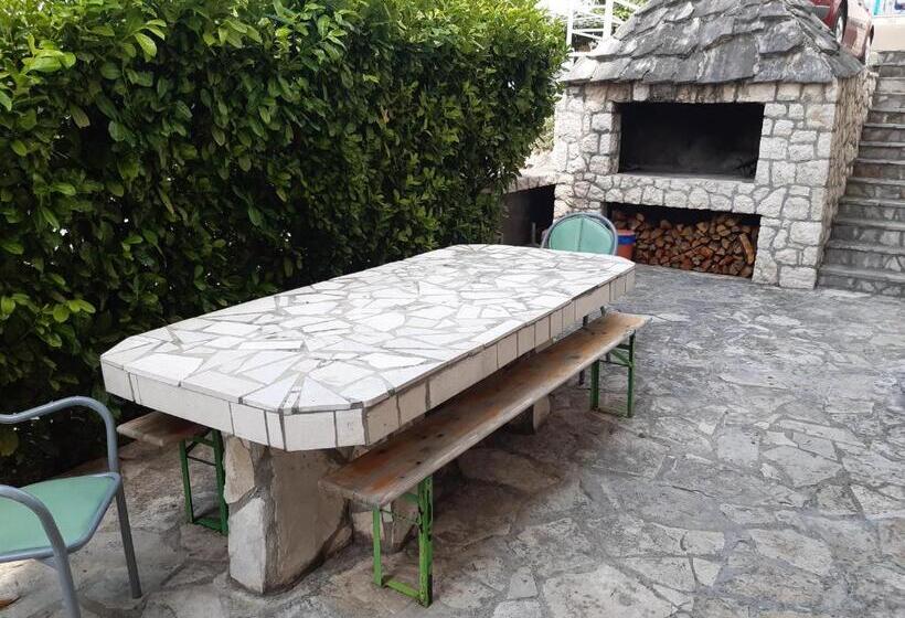 آپارتمان 1 خوابه همکف, Royal Apartments