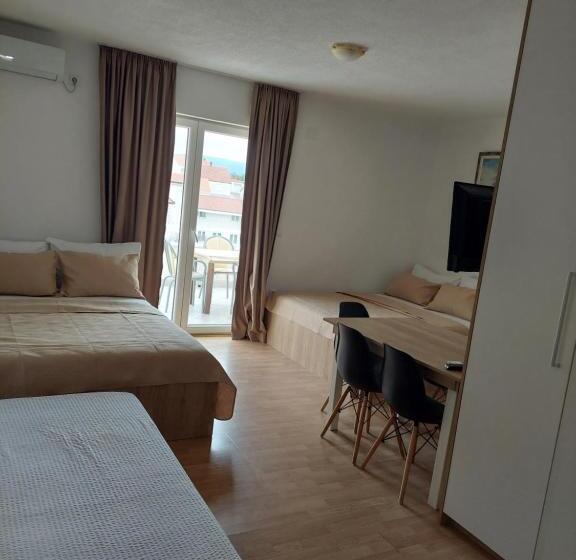 استودیوی استاندارد, Royal Apartments