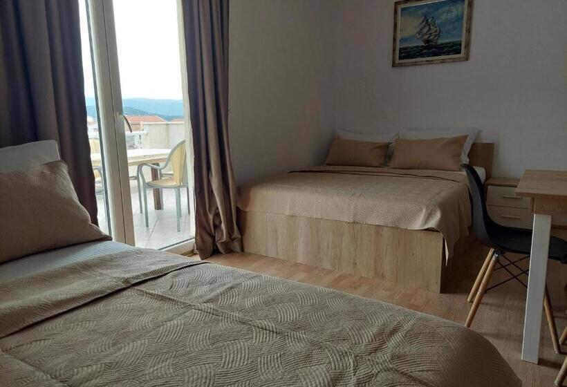 استودیوی استاندارد, Royal Apartments