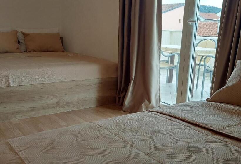 استودیوی استاندارد, Royal Apartments