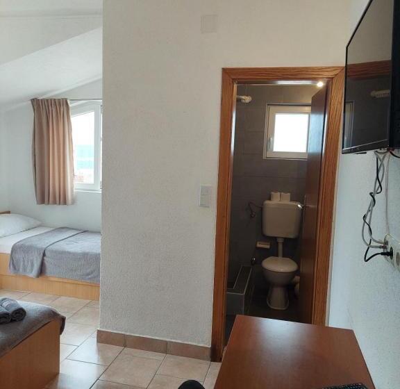 Standard Triple Room with Terrace, Royal Apartments