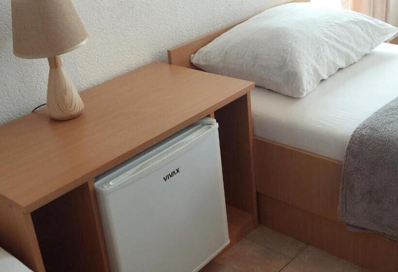 Standard Triple Room with Terrace, Royal Apartments