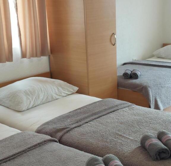 Standard Triple Room with Terrace, Royal Apartments