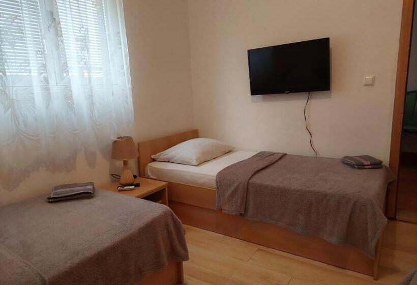 آپارتمان 1 خوابه همکف, Royal Apartments