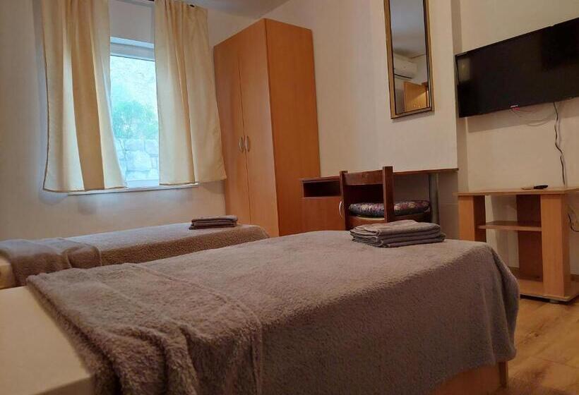 آپارتمان 1 خوابه همکف, Royal Apartments