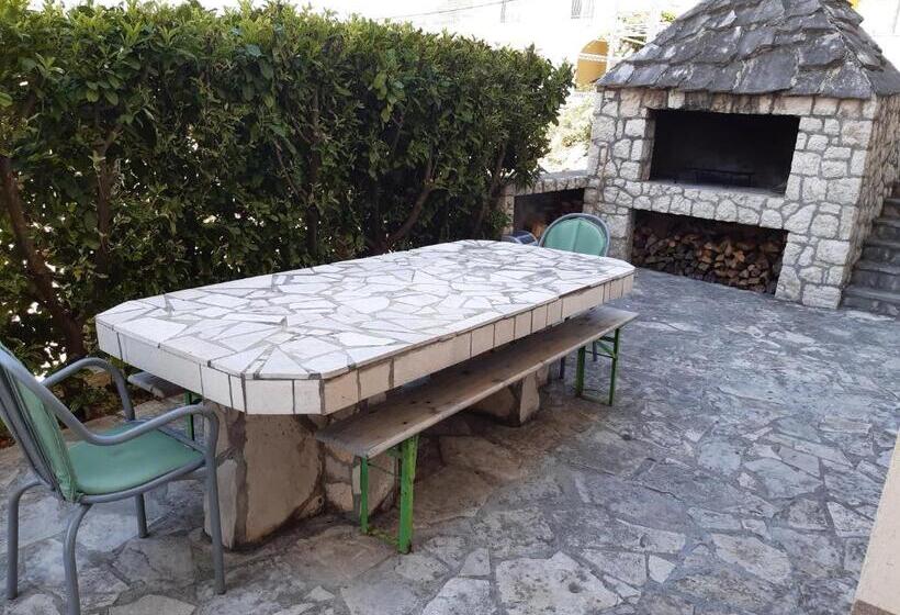 آپارتمان 1 خوابه همکف, Royal Apartments