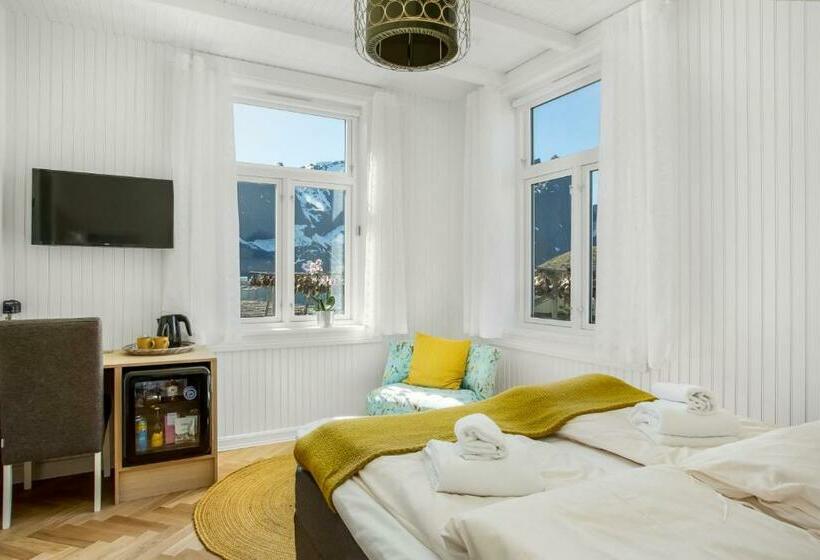 스탠다드 룸 킹사이즈 침대, Sakrisøy Gjestegård   Manor House In Sakrisøy   Solbakken Anno 1880