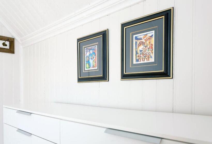 스탠다드 트리플 룸, Sakrisøy Gjestegård   Manor House In Sakrisøy   Solbakken Anno 1880