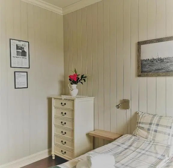 スタンダードルーム, Sakrisøy Gjestegård   Manor House In Sakrisøy   Solbakken Anno 1880