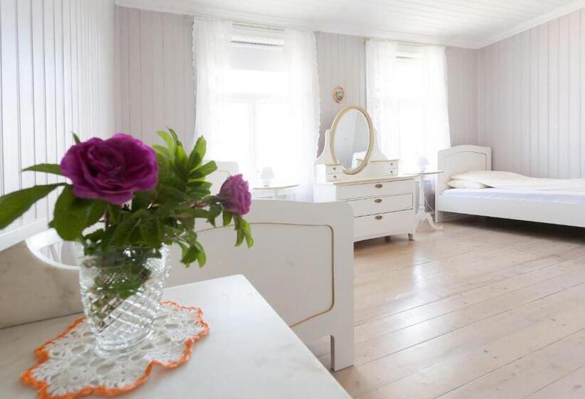 스탠다드 룸, Sakrisøy Gjestegård   Manor House In Sakrisøy   Solbakken Anno 1880