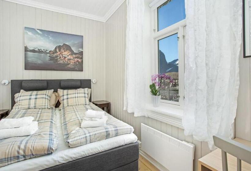 Номер Стандарт Вид на Море, Sakrisøy Gjestegård   Manor House In Sakrisøy   Solbakken Anno 1880