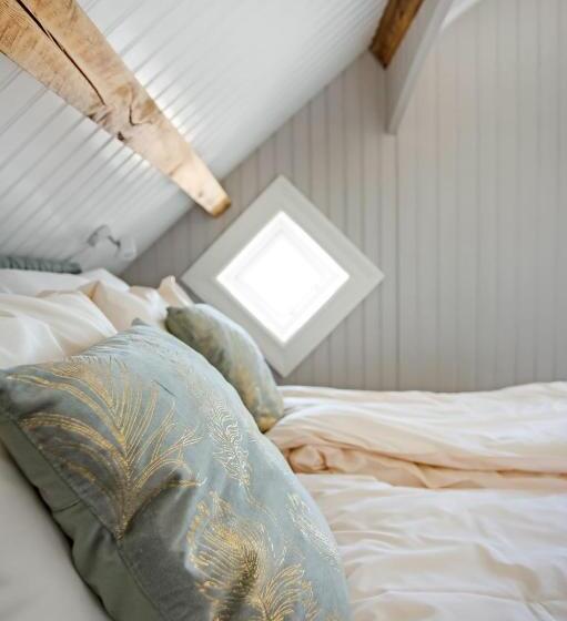 바다 전망 디럭스 3인룸, Sakrisøy Gjestegård   Manor House In Sakrisøy   Solbakken Anno 1880