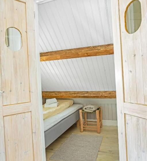 바다 전망 디럭스 3인룸, Sakrisøy Gjestegård   Manor House In Sakrisøy   Solbakken Anno 1880