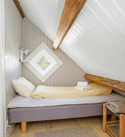 Трехместный Номер Deluxe Вид на Море, Sakrisøy Gjestegård   Manor House In Sakrisøy   Solbakken Anno 1880