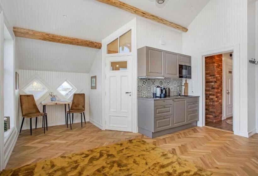 Deluxe Suite met Uitzicht op Zee, Sakrisøy Gjestegård   Manor House In Sakrisøy   Solbakken Anno 1880