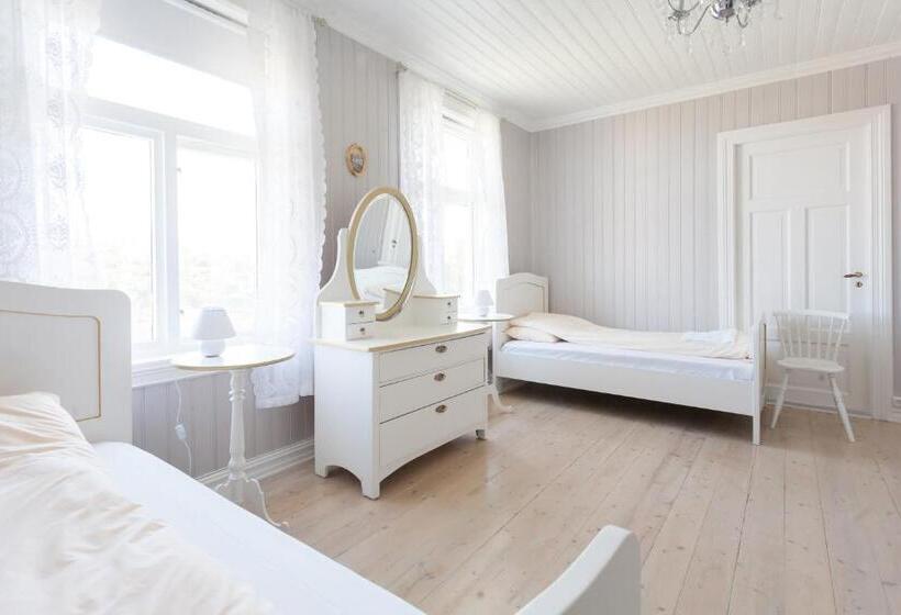 스탠다드 룸, Sakrisøy Gjestegård   Manor House In Sakrisøy   Solbakken Anno 1880
