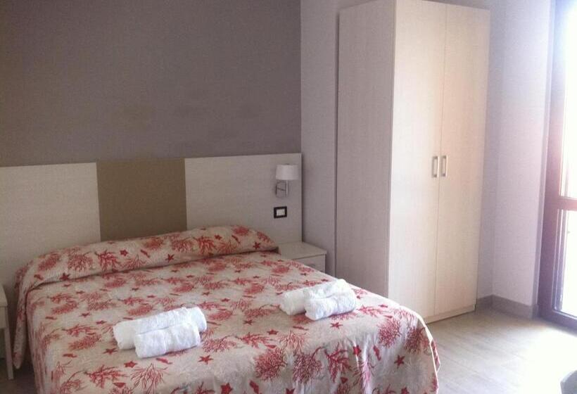 חדר סטנדרט נוף לים עם מרפסת, Meublé Leonetti