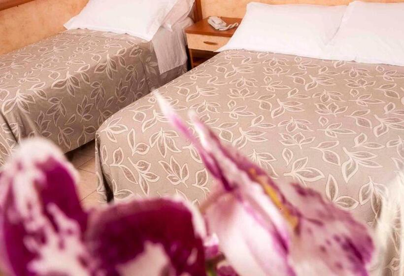 اتاق استاندارد سه تخته با بالکن, Calypso