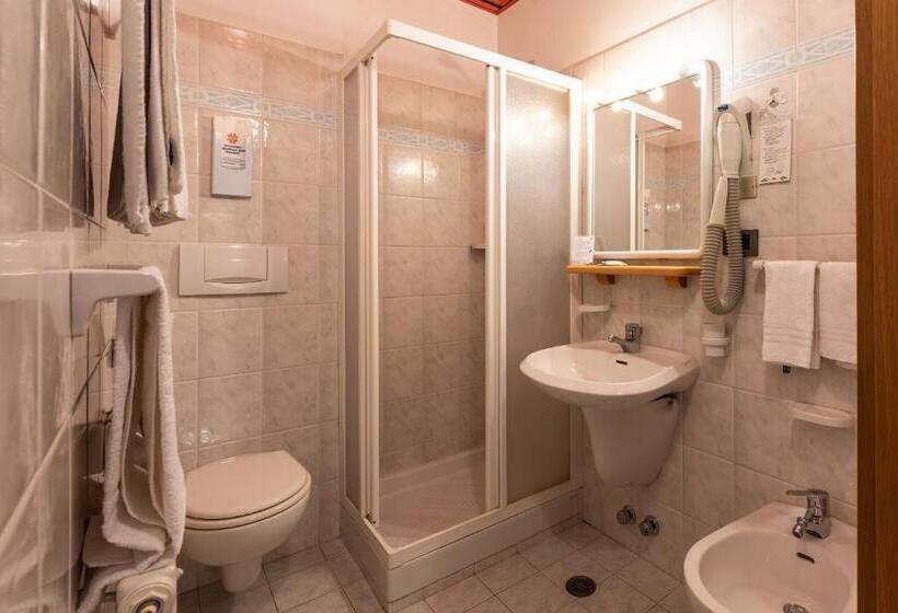 חדר דלוקס יחיד, Ghezzi