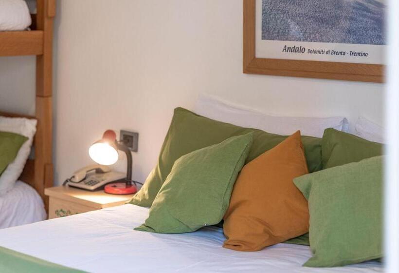 חדר סופריור לארבעה, Ghezzi