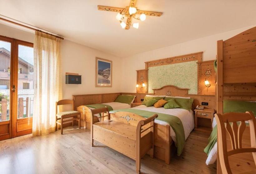 חדר משפחתי, Ghezzi