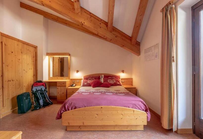 חדר דלוקס, Ghezzi