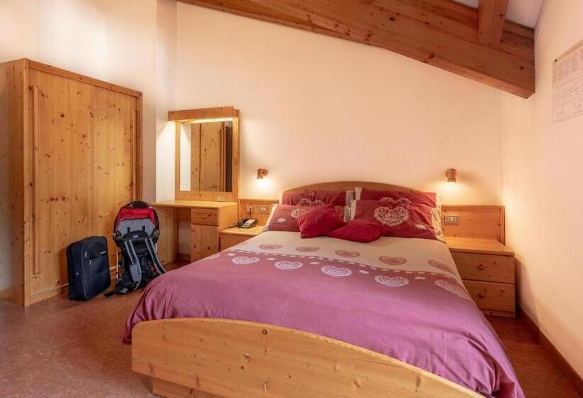 חדר דלוקס, Ghezzi