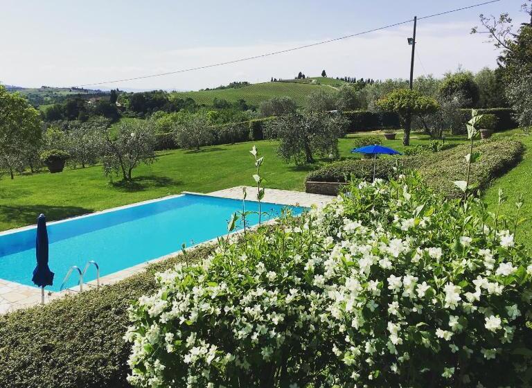 דירת גן 2 חדרי שינה, Podere Casanova