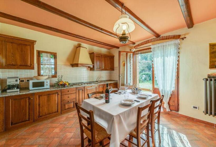 דירת גן 2 חדרי שינה, Podere Casanova