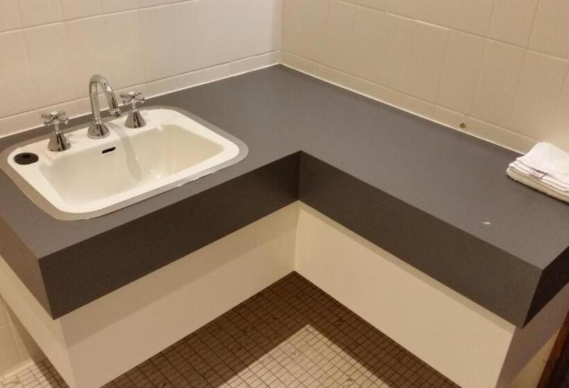 غرفة عائلية, Fish Creek