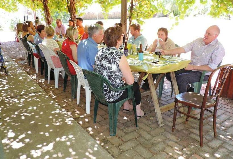 בית, 4 חדרי שינה, Cockburn House