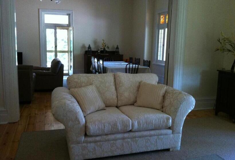 בית, 4 חדרי שינה, Cockburn House