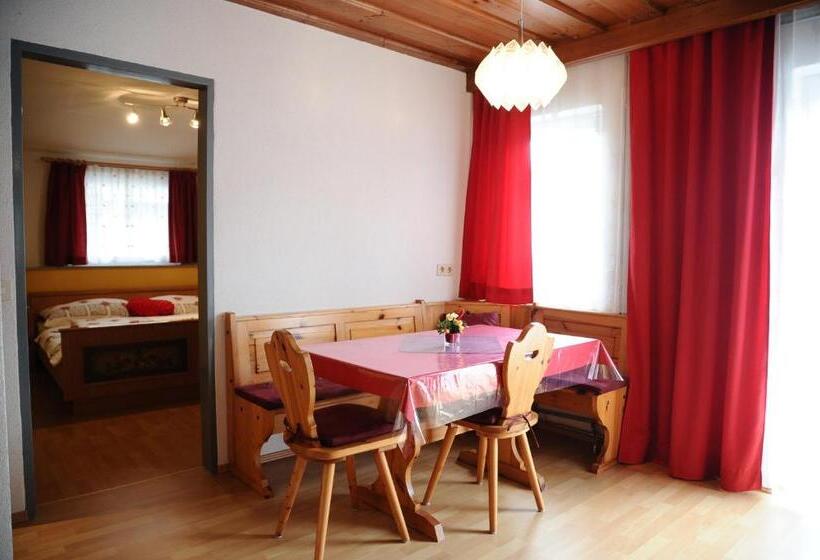 شقة غرفة نوم واحدة مزودة بشُرفة, Frühstückspension Lach