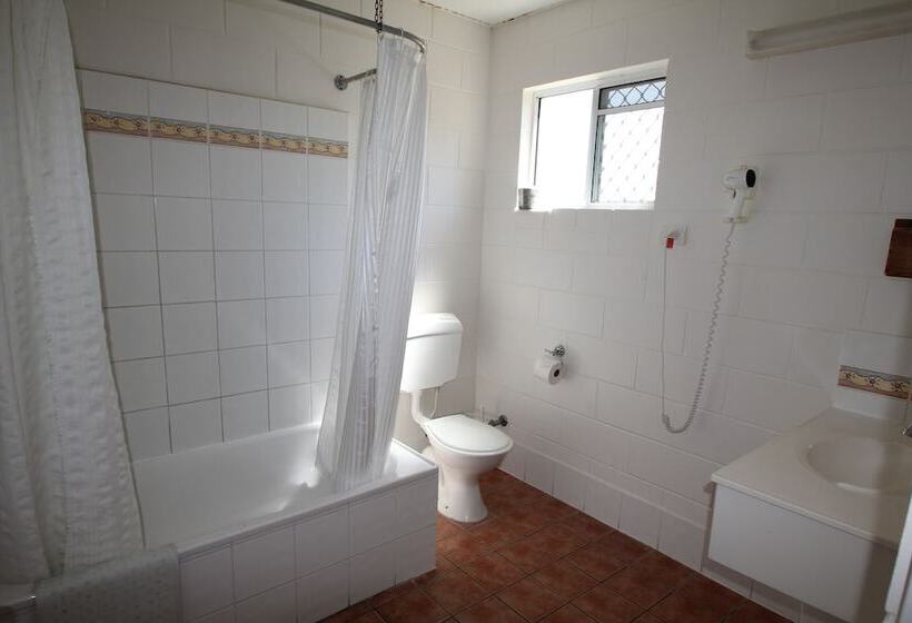 ファミリールーム, Colonial Rose Motel