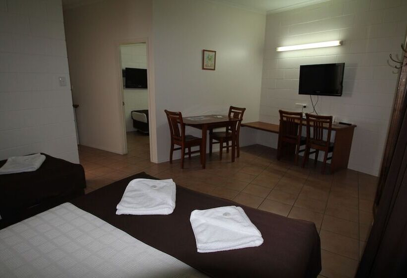 패밀리 룸, Colonial Rose Motel