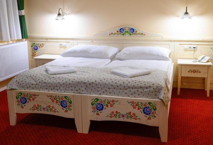 带阳台的三人标准间, Julianin Dvor