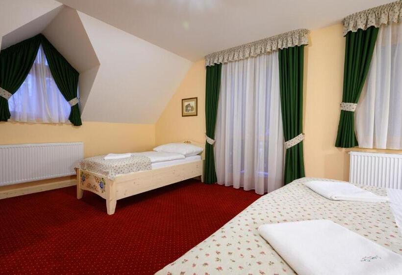 带阳台的三人标准间, Julianin Dvor