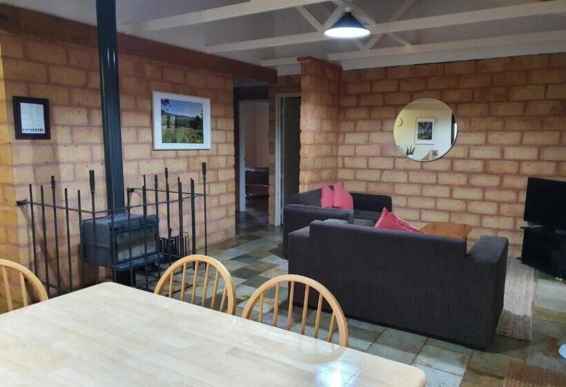 كابينة, Little River Farm Cottages