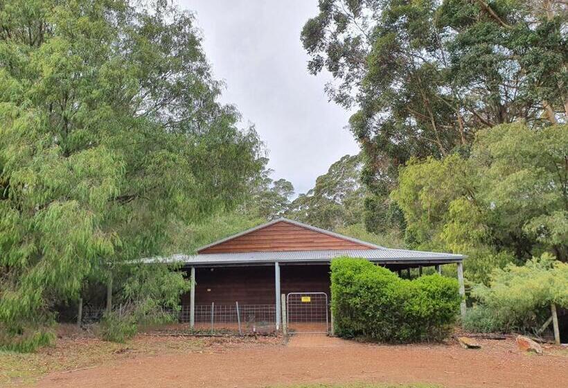 كابينة, Little River Farm Cottages