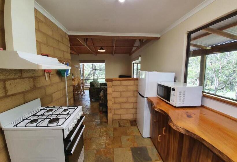 كابينة, Little River Farm Cottages