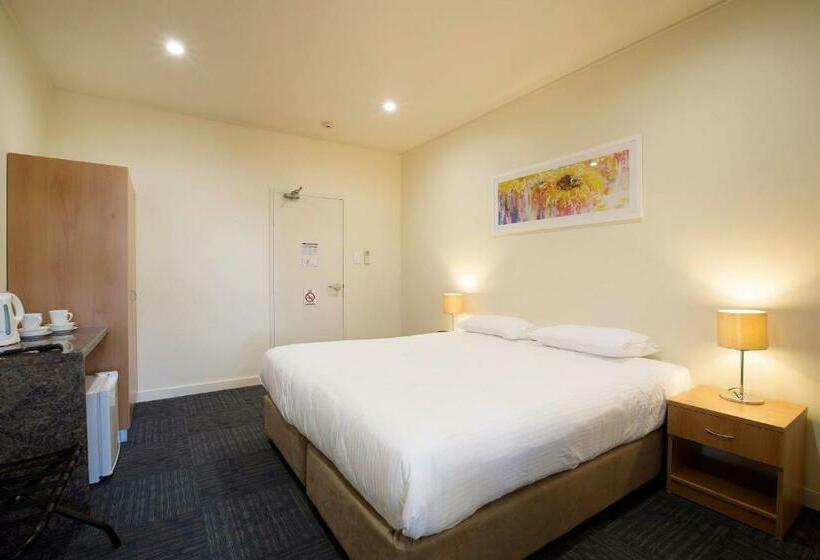 스탠다드 스튜디오 킹침대, Nightcap At High Flyer