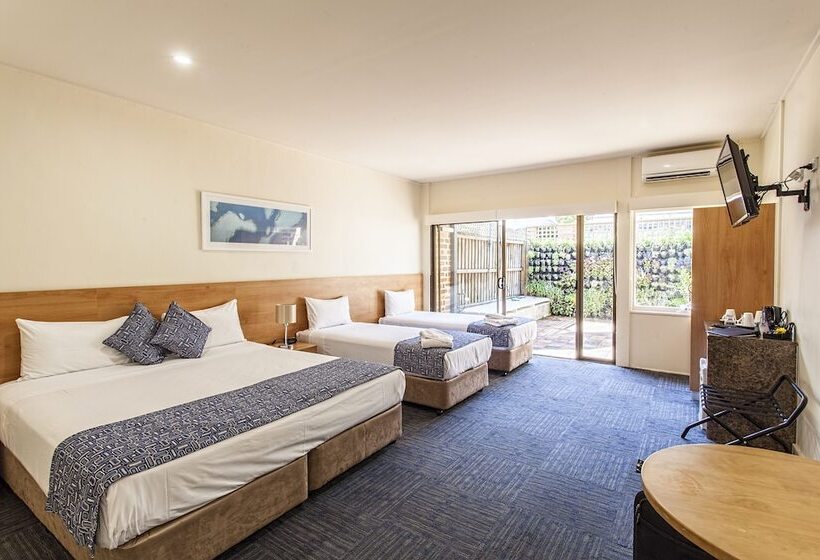 패밀리 스튜디오, Nightcap At High Flyer