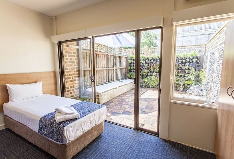 패밀리 스튜디오, Nightcap At High Flyer