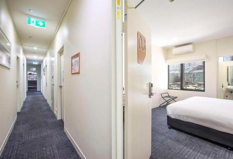 스탠다드 스튜디오 킹침대, Nightcap At High Flyer