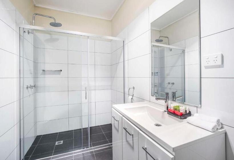 스탠다드 스튜디오 킹침대, Nightcap At High Flyer