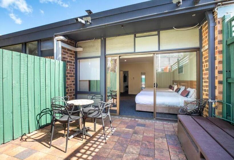 패밀리 스튜디오, Nightcap At High Flyer