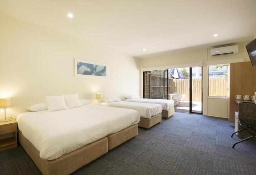 패밀리 스튜디오, Nightcap At High Flyer